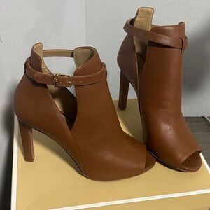 Elegant Brown Peep-Toe Heeled Booties